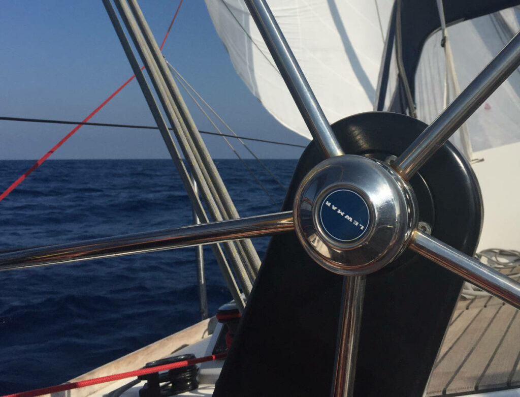 Barre a roue stage de voile croisiere